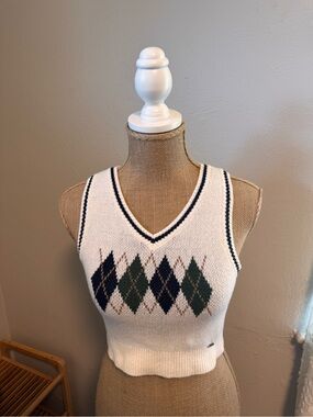 Hollister Ivory Argyle Cropped V-Neck Sweater Vest
